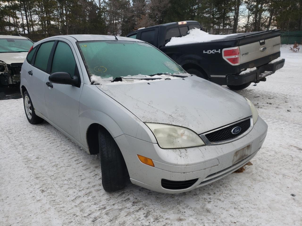 FORD FOCUS ZX5 2005 with VIN 3FAFP37N95R133975 - Photo from auction