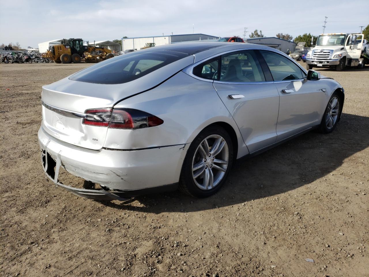Photo 4 from auction – 2013 TESLA MODEL S with VIN 5YJSA1CN7DFP15528