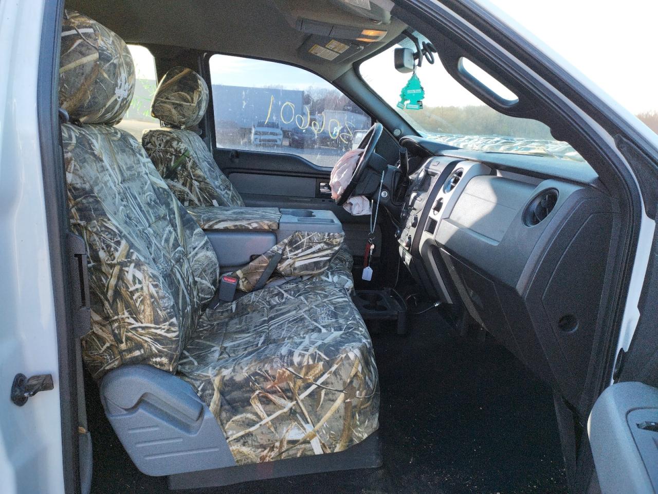 Photo 5 from auction – 2013 FORD F150 SUPER with VIN 1FTFX1EF7DFA16854