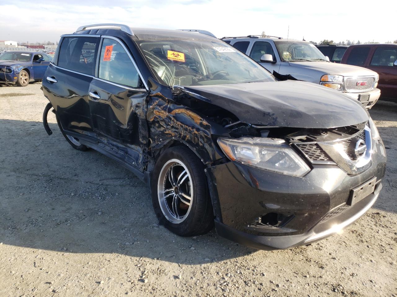 NISSAN ROGUE S 2016 with VIN KNMAT2MV2GP711360 - Photo from auction