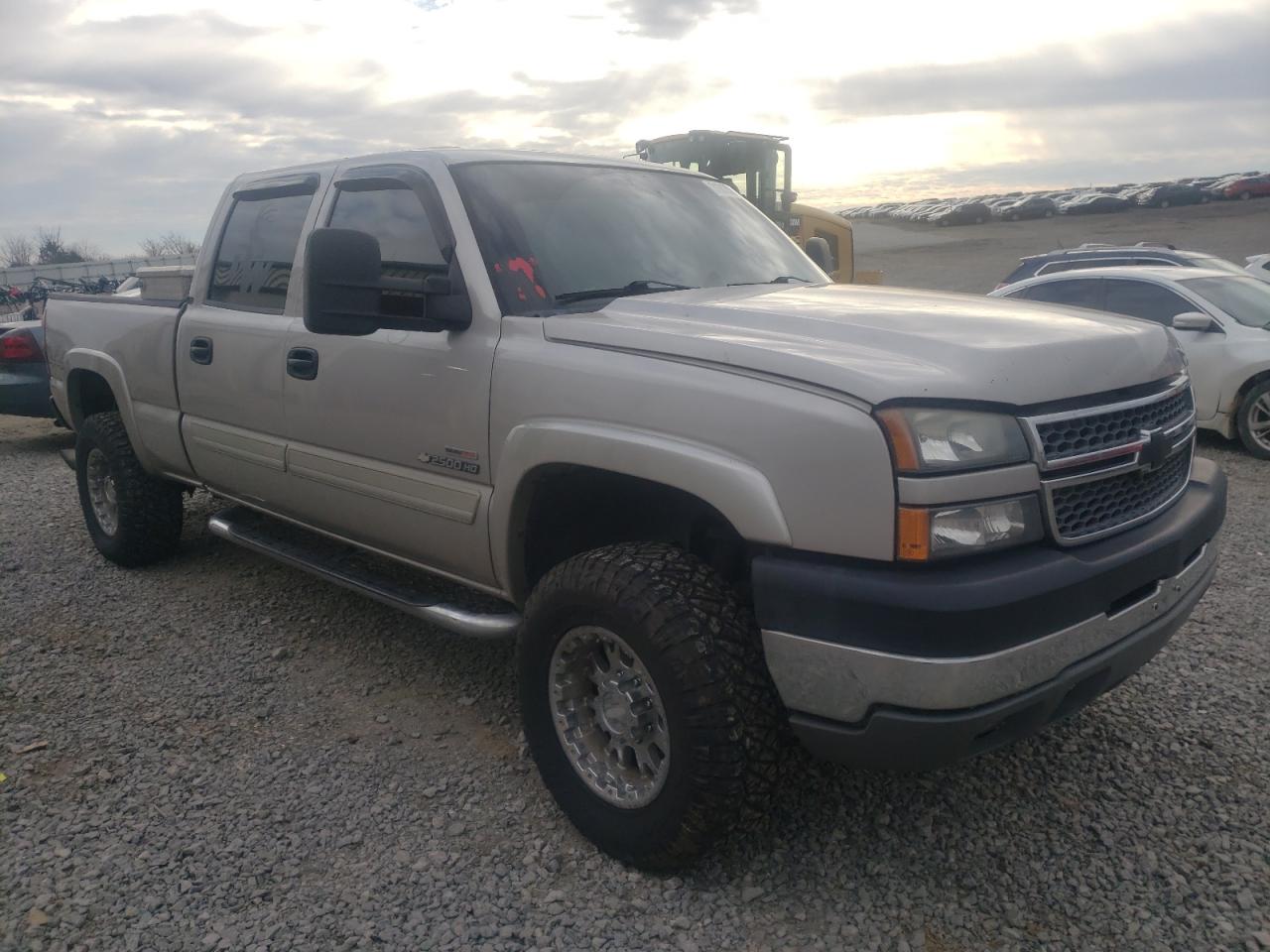 CHEVROLET SILVERADO 2005 with VIN 1GCHK23295F966650 - Photo from auction