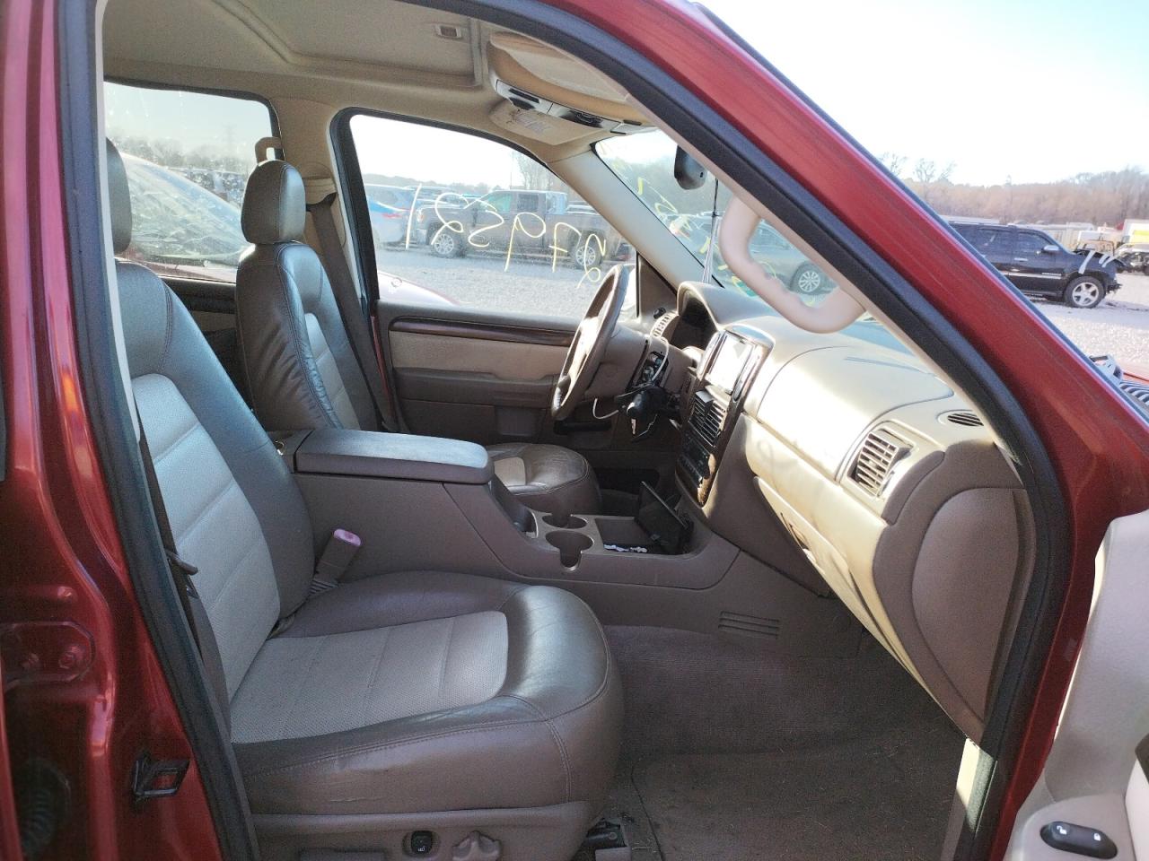 Photo 5 from auction – 2004 FORD EXPLORER E with VIN 1FMZU64K44UB95377