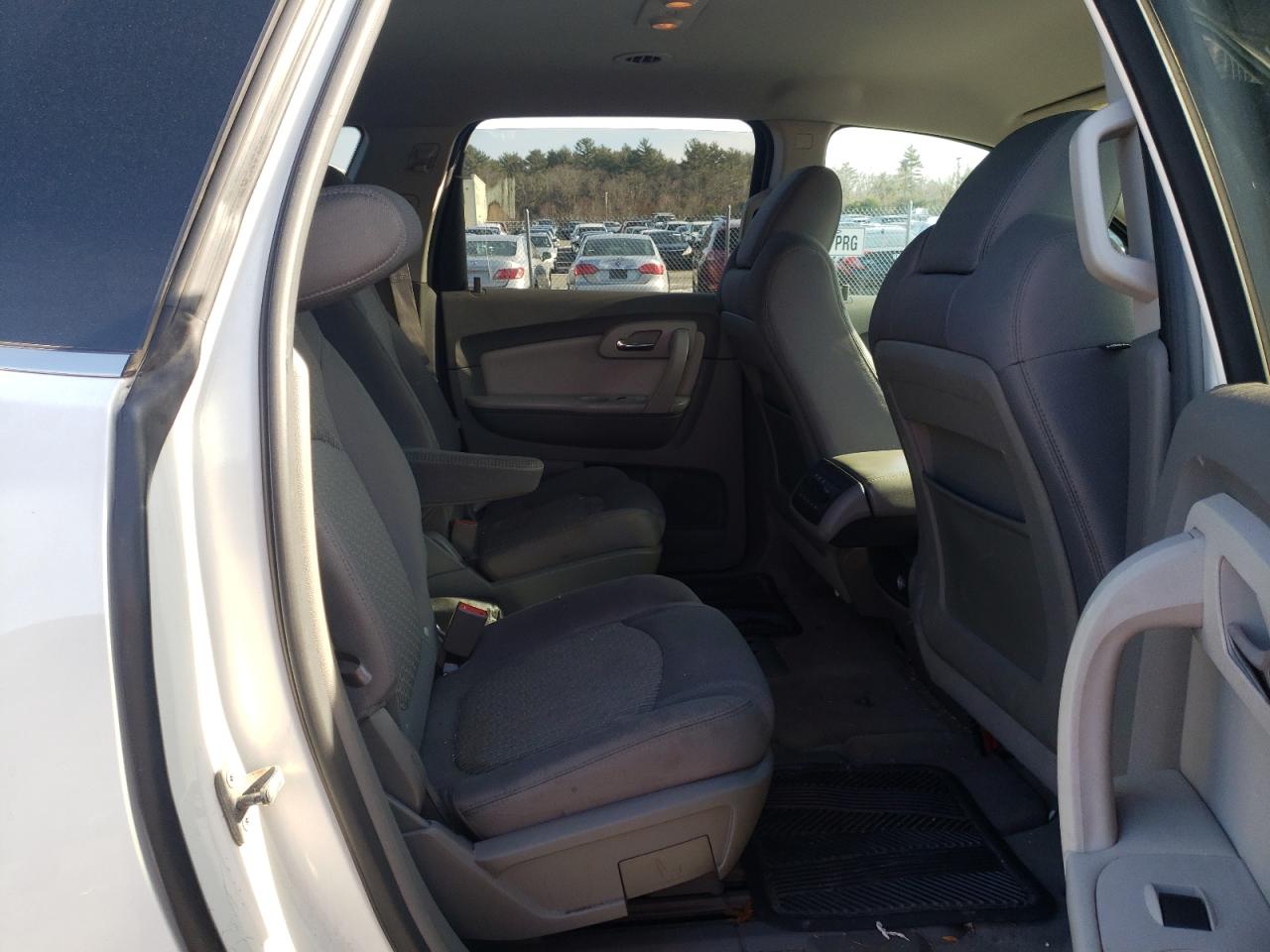 Photo 6 from auction – 2011 CHEVROLET TRAVERSE L with VIN 1GNKVJED1BJ323604
