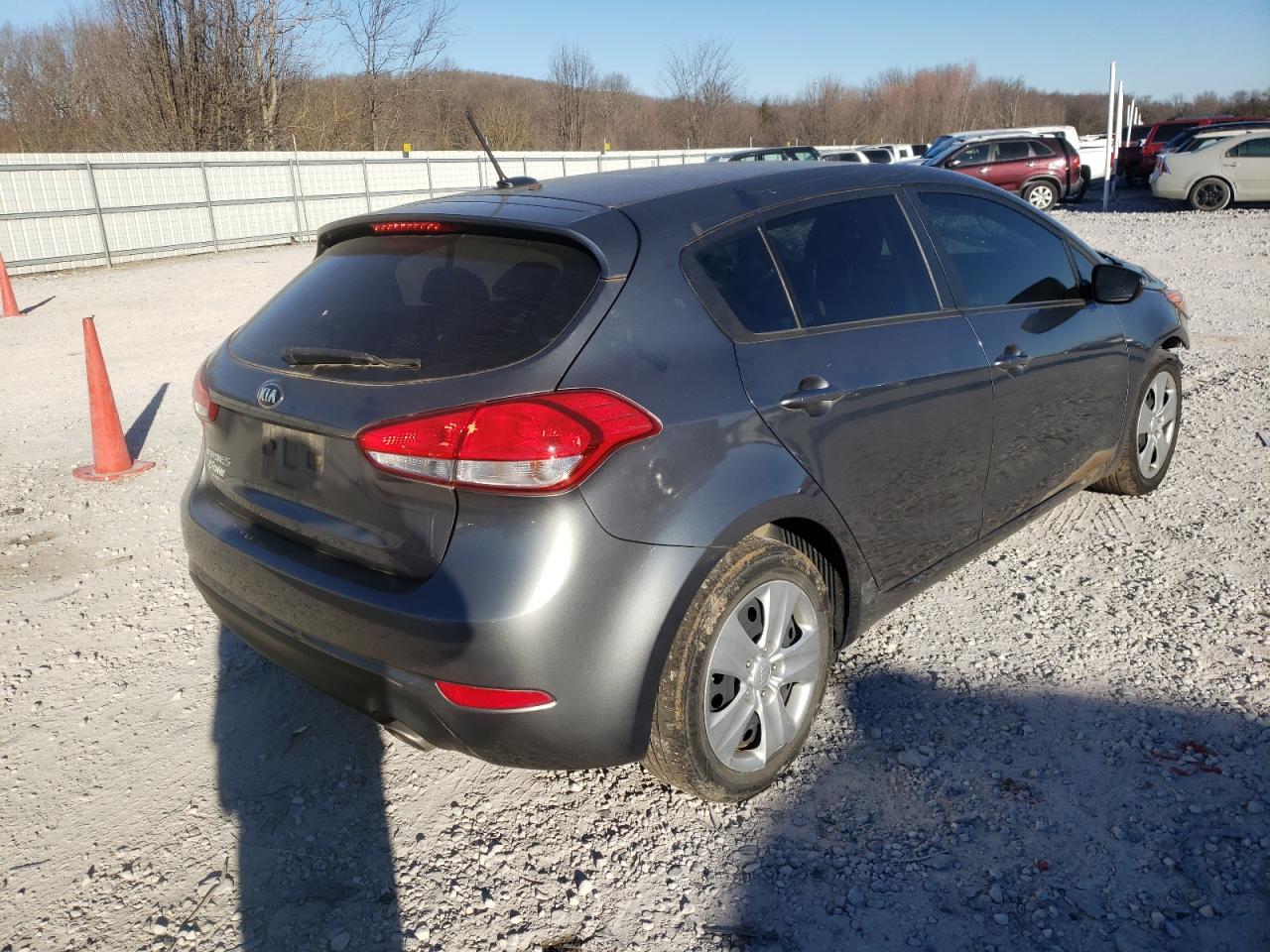 Photo 4 from auction – 2016 KIA FORTE LX with VIN KNAFK5A89G5620894