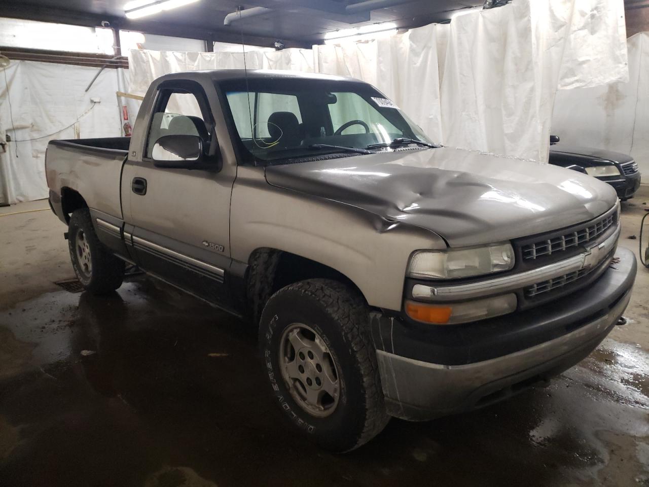 CHEVROLET SILVERADO 2000 with VIN 1GCEK14T4YZ102161 - Photo from auction