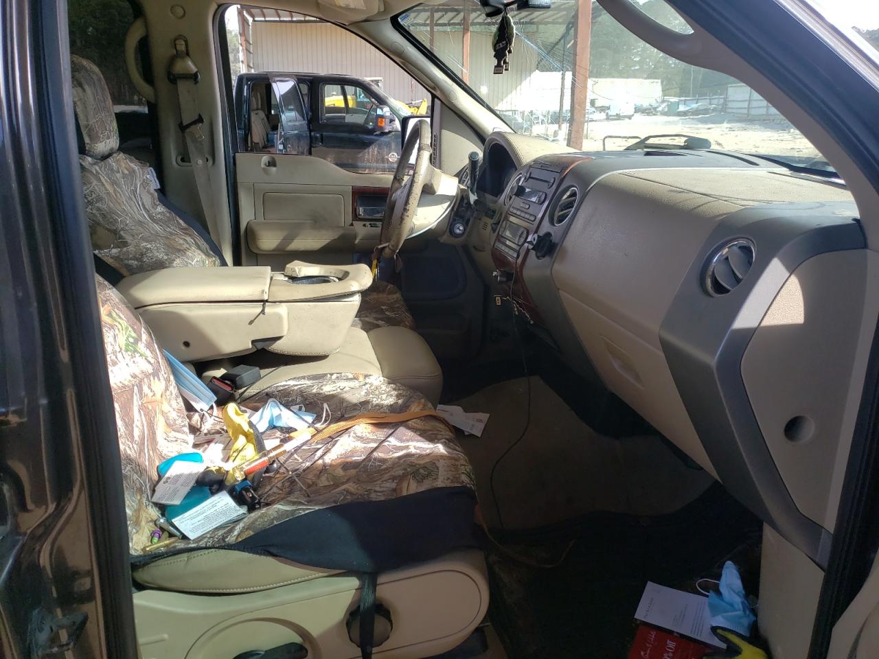 Photo 5 from auction – 2006 FORD F150 SUPER with VIN 1FTPW12VX6FB60131