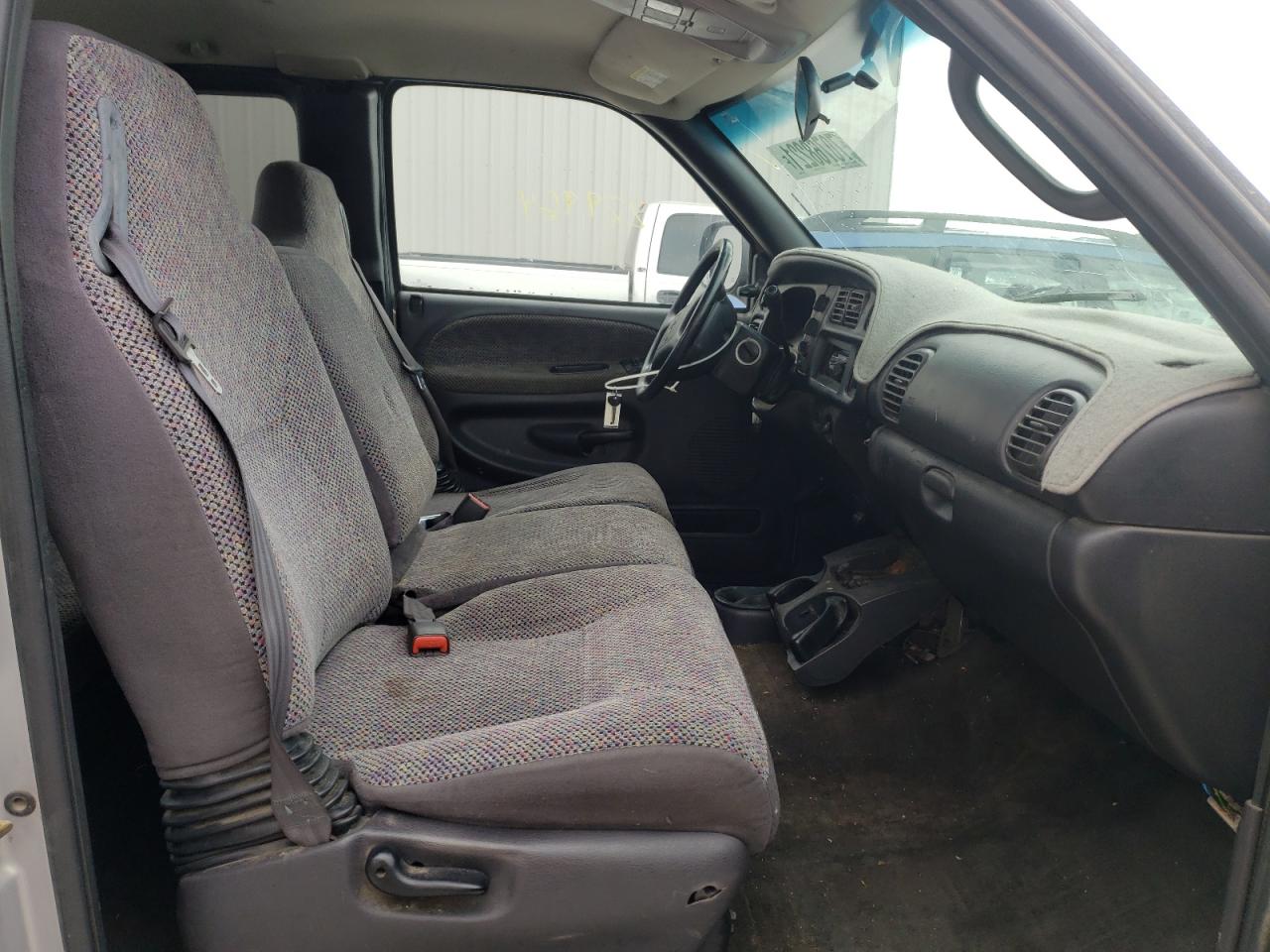 Photo 5 from auction – 2001 DODGE RAM 1500 with VIN 3B7HF13Z11G236817