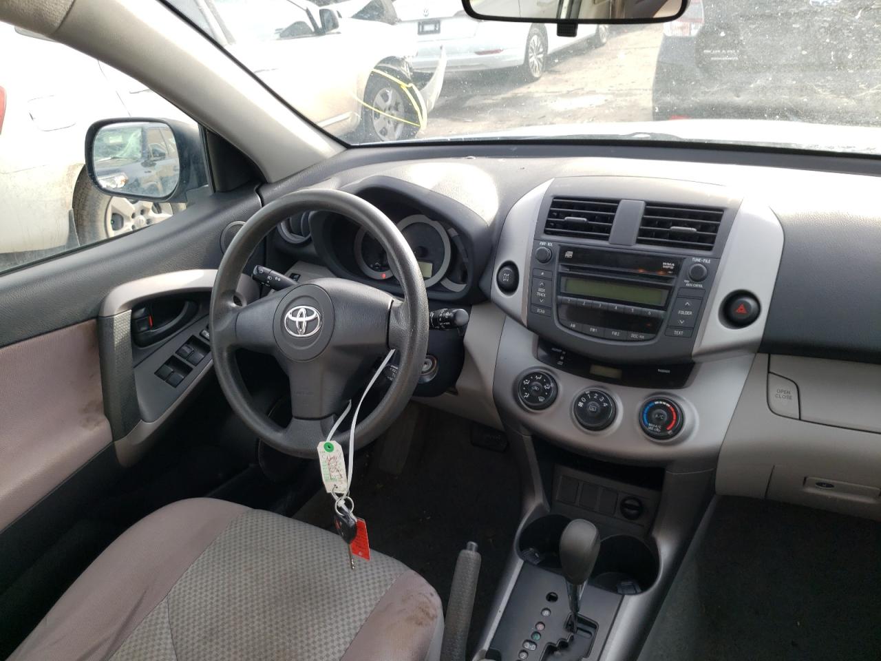 Photo 9 from auction – 2006 TOYOTA RAV4 with VIN JTMBD33V366011019