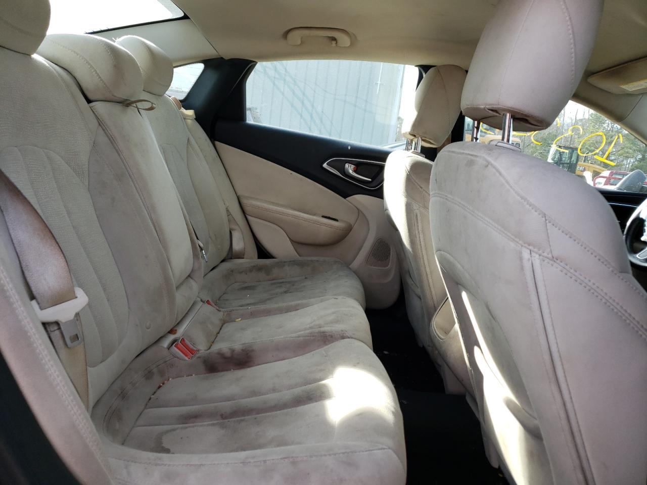 Photo 6 from auction – 2015 CHRYSLER 200 LIMITE with VIN 1C3CCCAB2FN611251