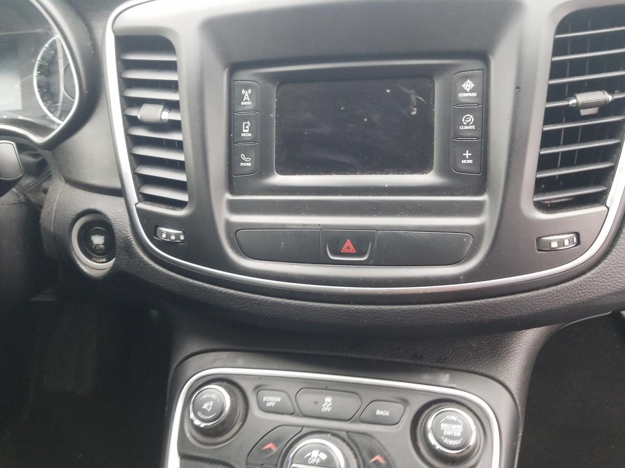 Photo 9 from auction – 2015 CHRYSLER 200 LIMITE with VIN 1C3CCCAB8FN638552
