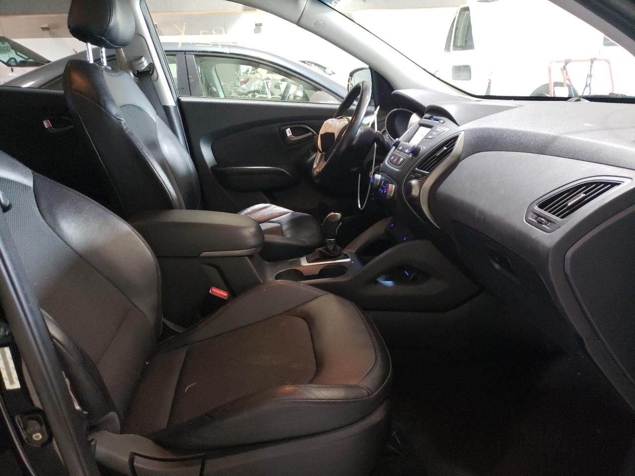 Photo 5 from auction – 2014 HYUNDAI TUCSON with VIN KM8JU3AGXEU932580