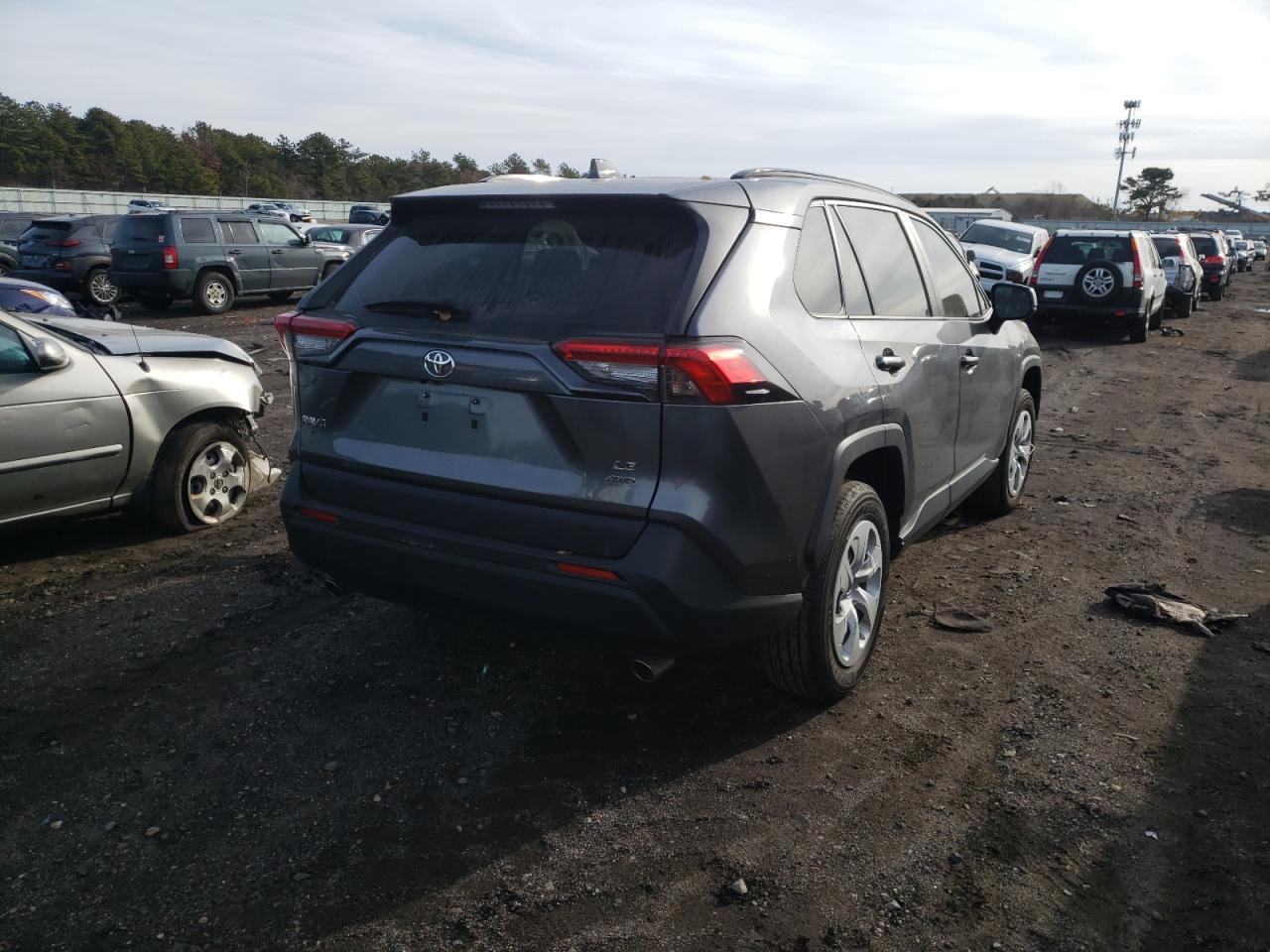 Photo 4 from auction – 2019 TOYOTA RAV4 LE with VIN JTMF1RFV4KD508109