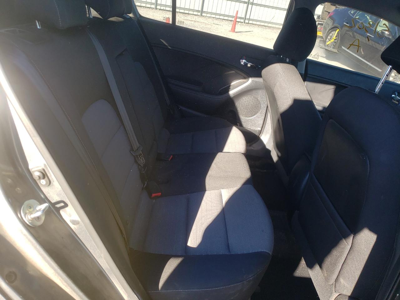 Photo 6 from auction – 2016 KIA FORTE LX with VIN KNAFK5A89G5620894