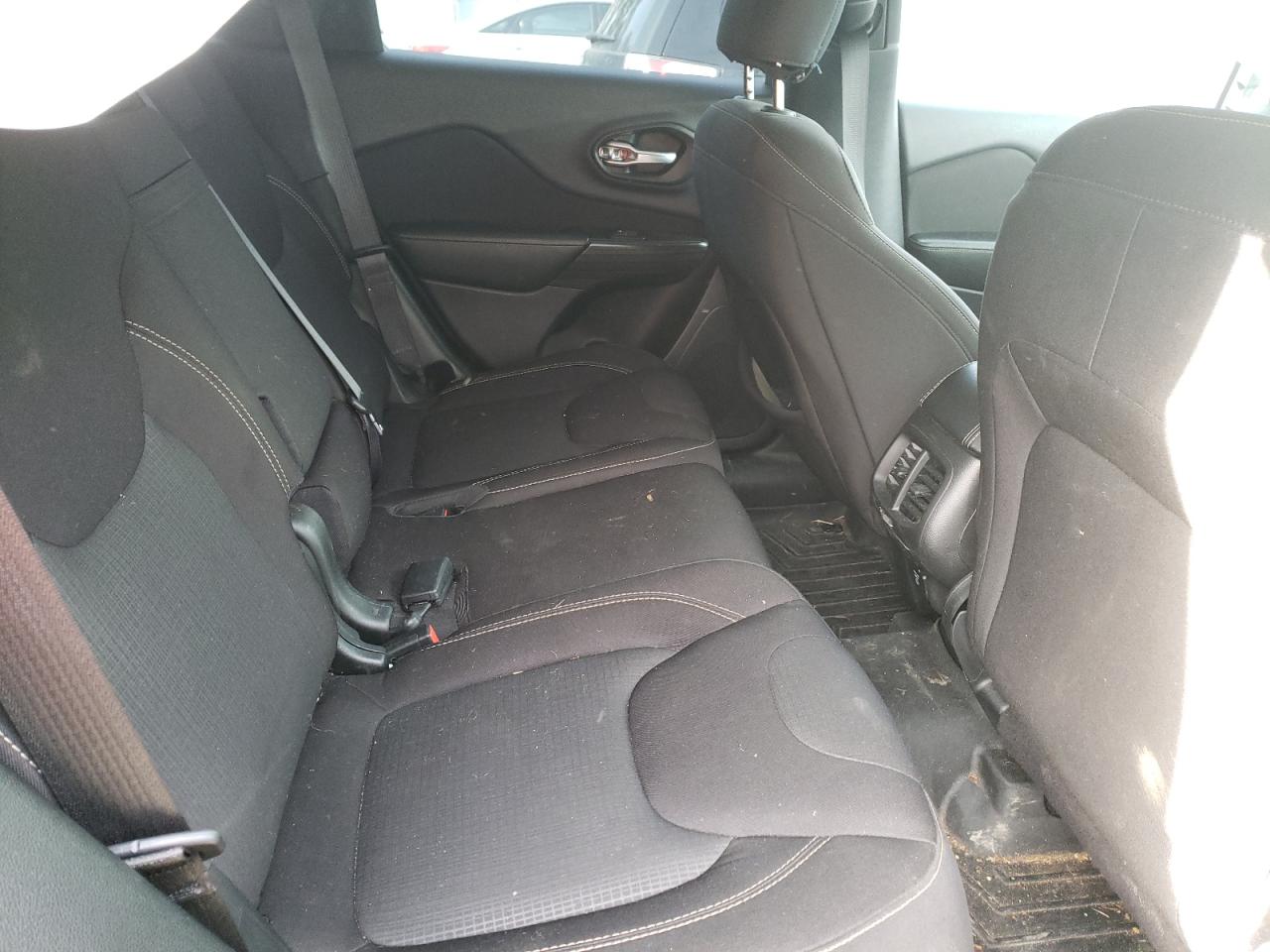 Photo 6 from auction – 2017 JEEP CHEROKEE L with VIN 1C4PJMCB3HW544405