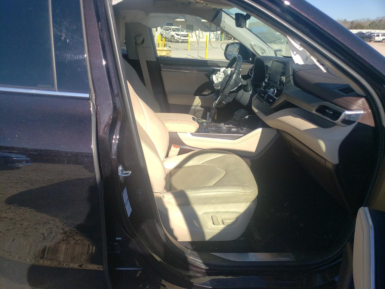Photo 5 from auction – 2020 TOYOTA HIGHLANDER with VIN 5TDDZRBHXLS024869