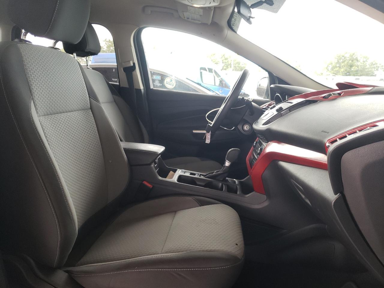 Photo 5 from auction – 2017 FORD ESCAPE SE with VIN 1FMCU9GD2HUC40827