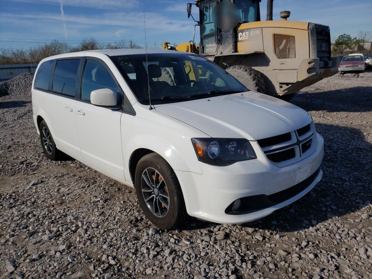 DODGE GRAND CARA 2019 with VIN 2C4RDGEG3KR556502 - Photo from auction
