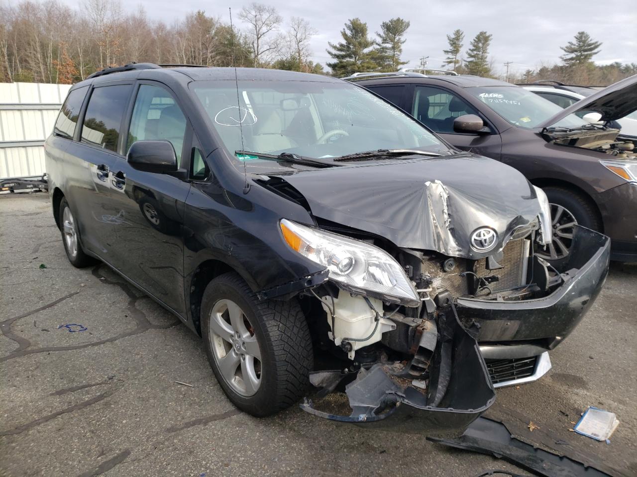TOYOTA SIENNA LE 2014 with VIN 5TDKK3DCXES436710 - Photo from auction