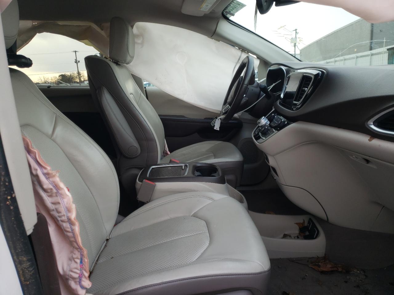 Photo 5 from auction – 2018 CHRYSLER PACIFICA T with VIN 2C4RC1EG2JR144229