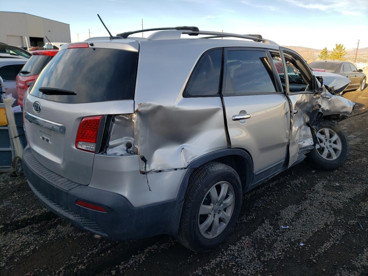 Photo 4 from auction – 2013 KIA SORENTO LX with VIN 5XYKTDA60DG413532