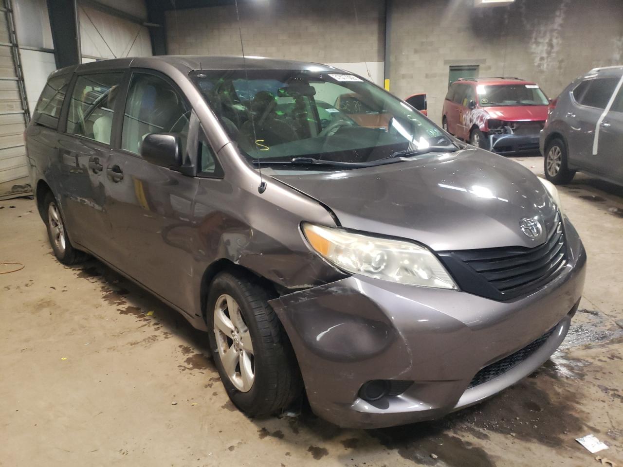 TOYOTA SIENNA BAS 2011 with VIN 5TDKA3DC3BS002207 - Photo from auction