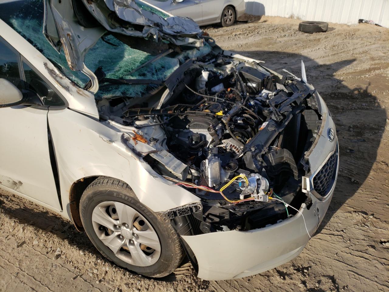Photo 9 from auction – 2015 KIA FORTE LX with VIN KNAFK4A61F5343357