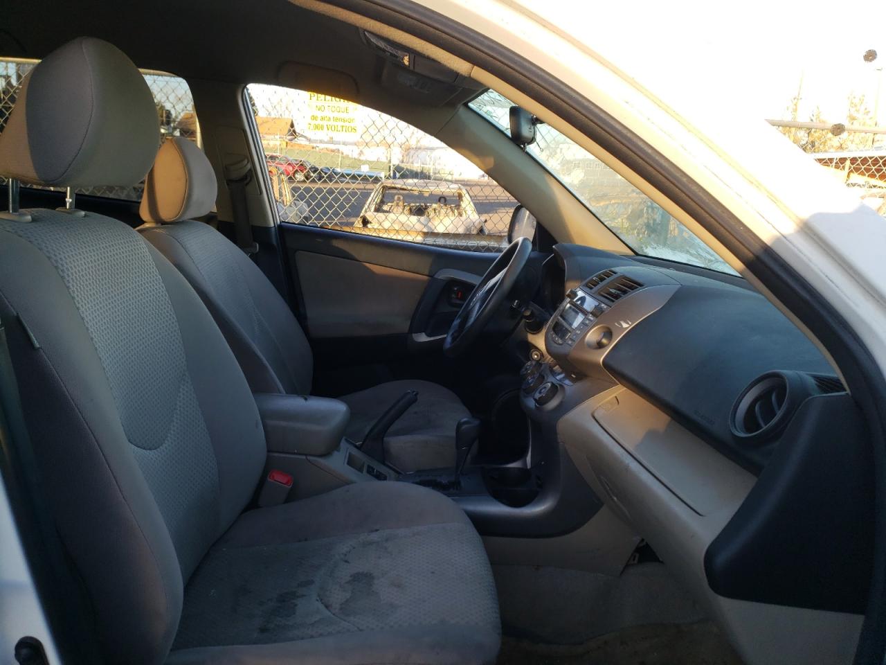 Photo 5 from auction – 2007 TOYOTA RAV4 with VIN JTMBK33V075015087