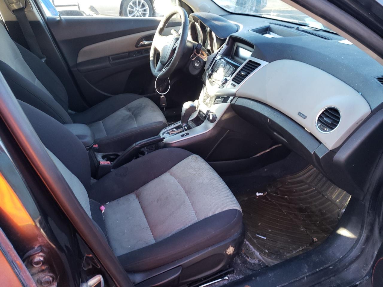 Photo 5 from auction – 2012 CHEVROLET CRUZE LS with VIN 1G1PC5SH1C7396109