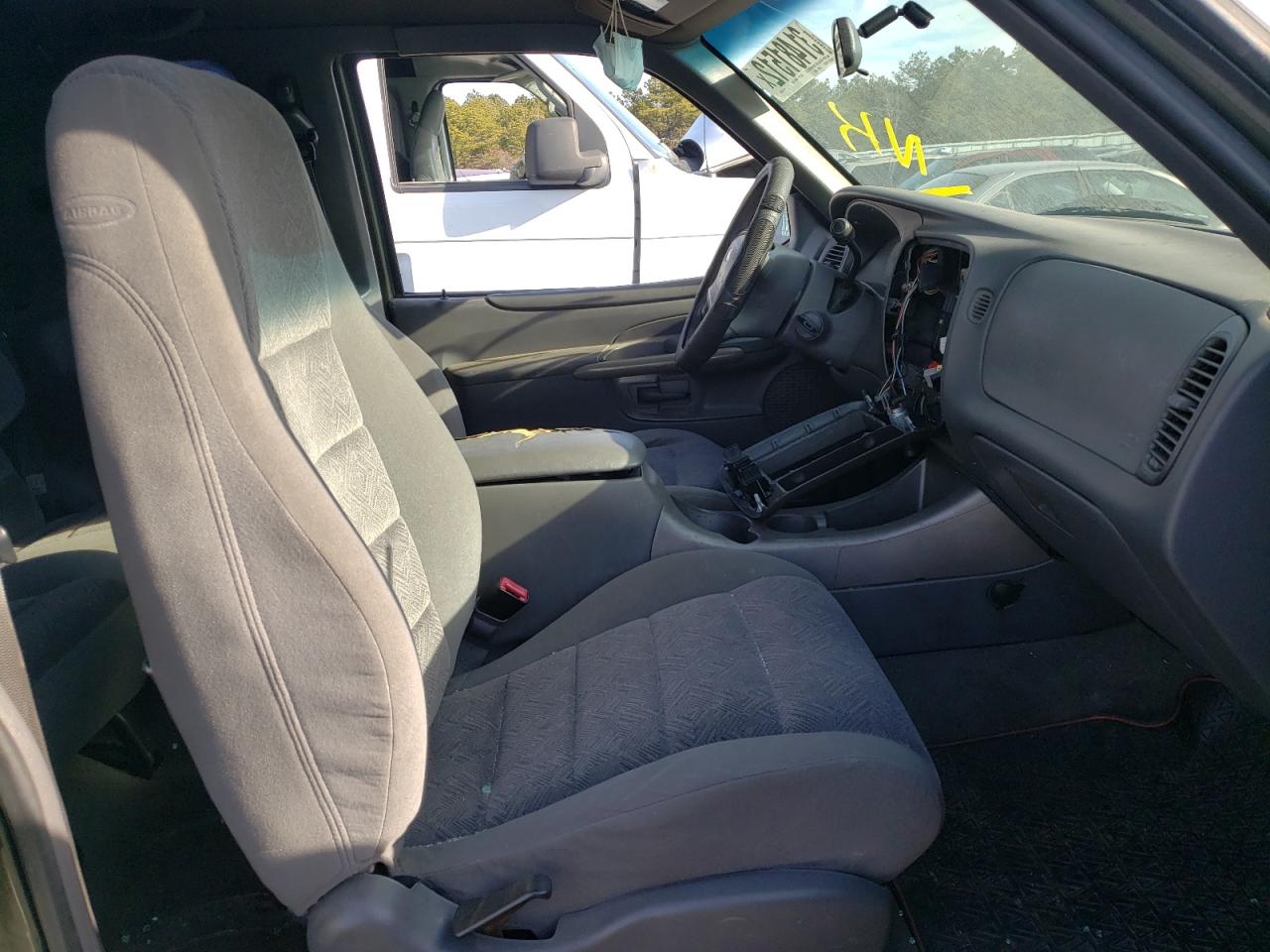 Photo 5 from auction – 2001 FORD EXPLORER S with VIN 1FMCU70E51UB08514