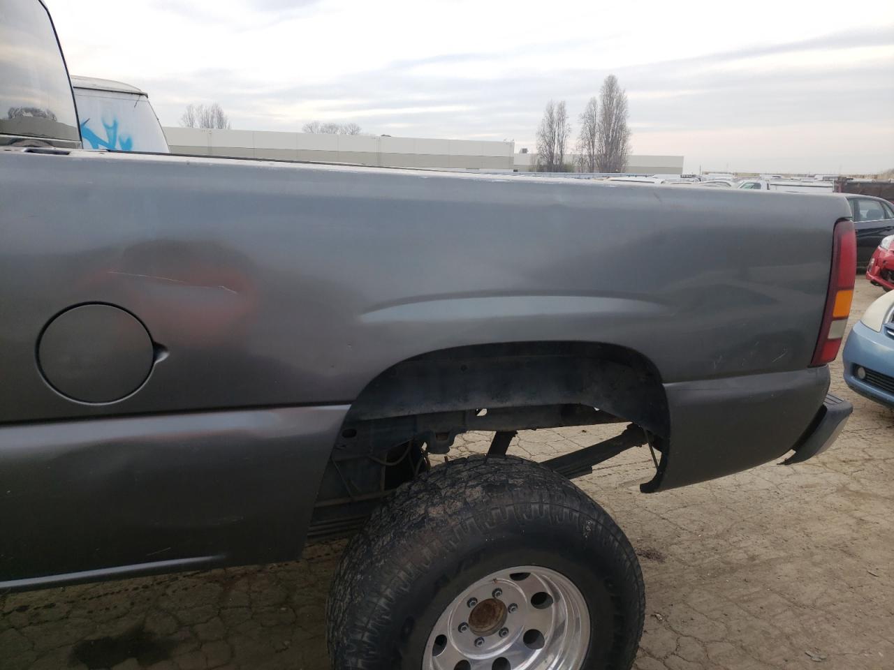 Photo 9 from auction – 1999 CHEVROLET SILVERADO with VIN 1GCEK19T1XE198166