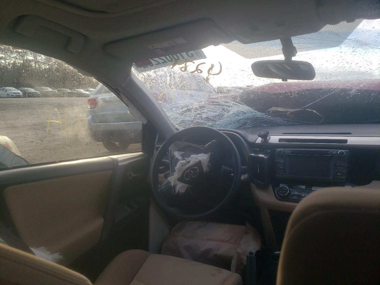 Photo 9 from auction – 2015 TOYOTA RAV4 XLE with VIN JTMWFREV5FJ054284