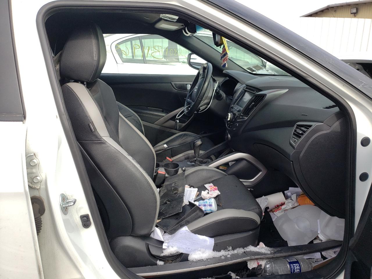 Photo 5 from auction – 2016 HYUNDAI VELOSTER T with VIN KMHTC6AE3GU289911