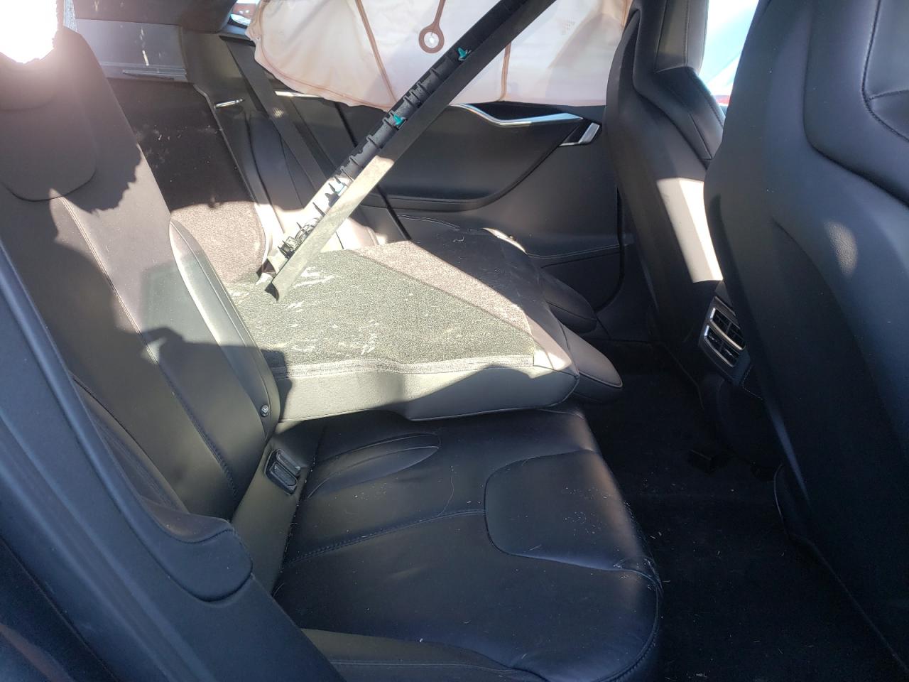 Photo 6 from auction – 2015 TESLA MODEL S with VIN 5YJSA1E47FF102963