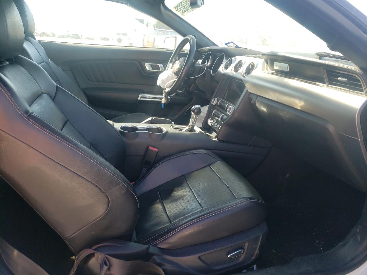 Photo 5 from auction – 2018 FORD MUSTANG with VIN 1FATP8UH2J5132632