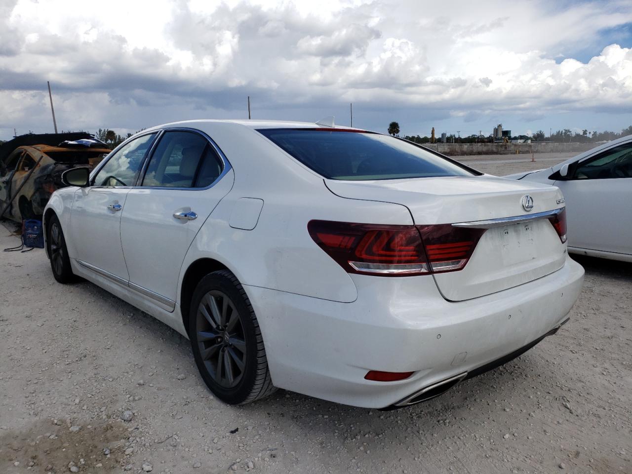 Photo 3 from auction – 2014 LEXUS LS 460 with VIN JTHCL5EF1E5020605