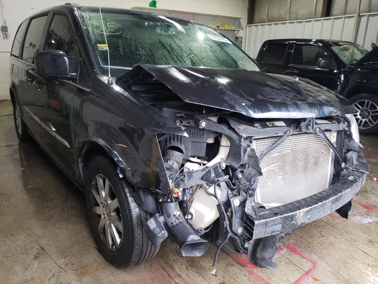 Photo 1 from auction – 2015 CHRYSLER TOWN & COU with VIN 2C4RC1BG3FR662930