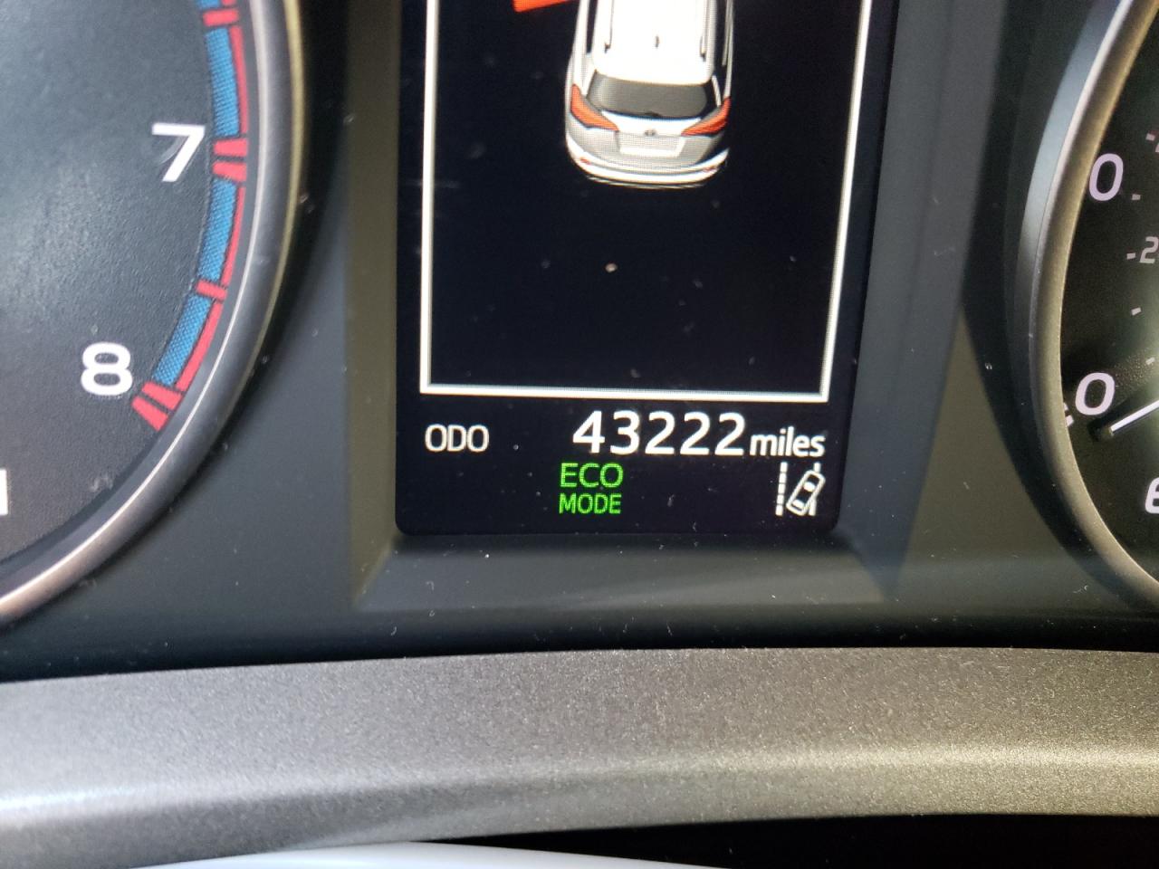 Photo 8 from auction – 2018 TOYOTA RAV4 LE with VIN 2T3BFREV3JW833501