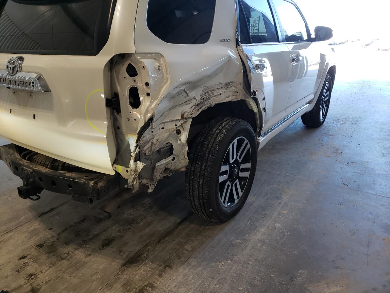 Photo 9 from auction – 2015 TOYOTA 4RUNNER SR with VIN JTEBU5JR6F5272115