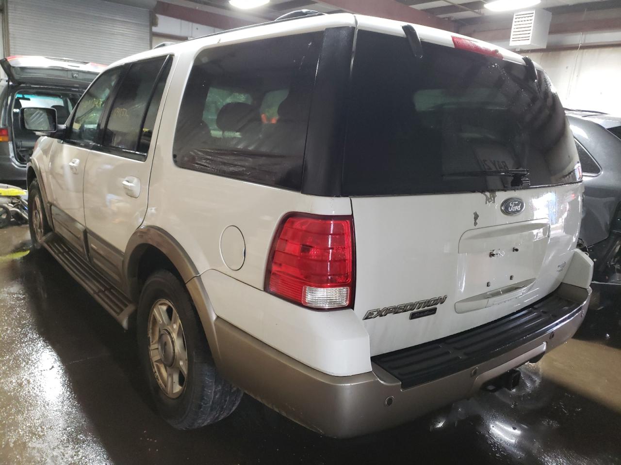 Photo 3 from auction – 2004 FORD EXPEDITION with VIN 1FMFU18L74LA61641