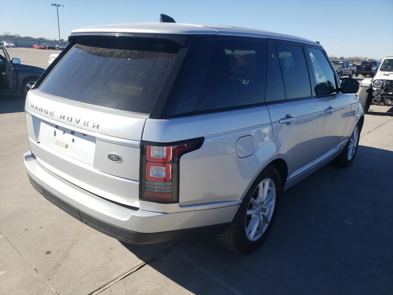 Photo 4 from auction – 2017 LAND ROVER RANGE ROVE with VIN SALGR2FK2HA329130