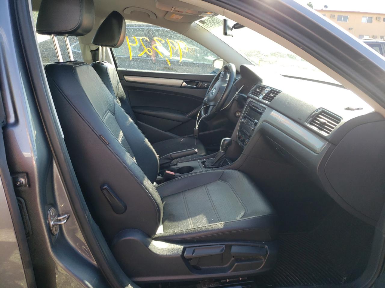 Photo 5 from auction – 2015 VOLKSWAGEN PASSAT S with VIN 1VWAS7A39FC020946
