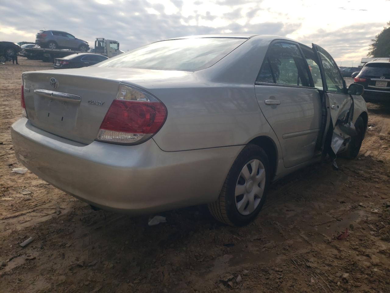 Photo 4 from auction – 2005 TOYOTA CAMRY LE with VIN 4T1BE32K05U637735