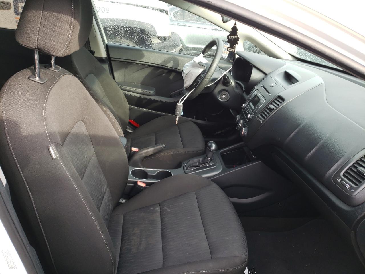Photo 5 from auction – 2016 KIA FORTE LX with VIN KNAFK4A65G5549038