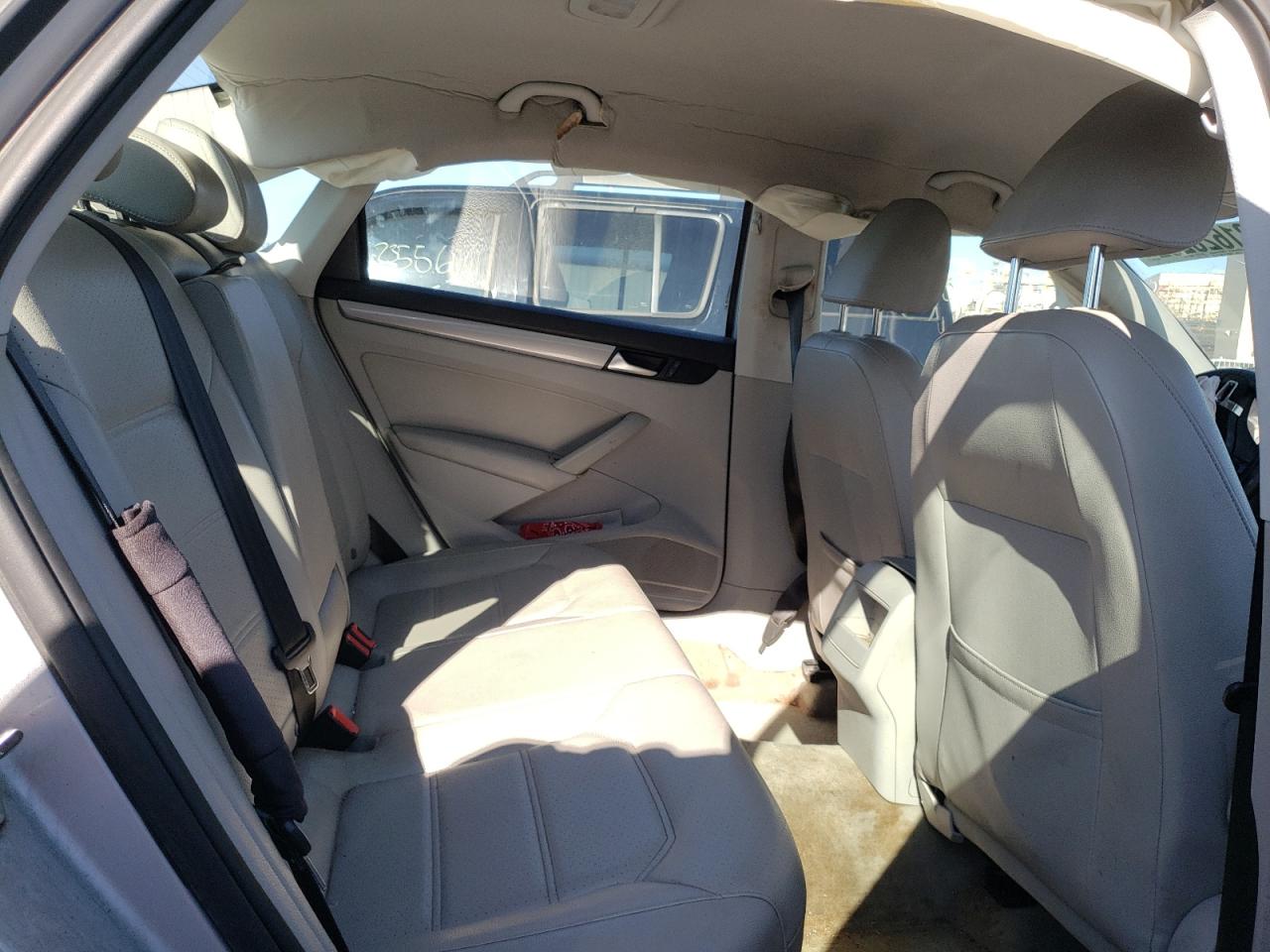 Photo 6 from auction – 2015 VOLKSWAGEN PASSAT S with VIN 1VWAS7A39FC080662