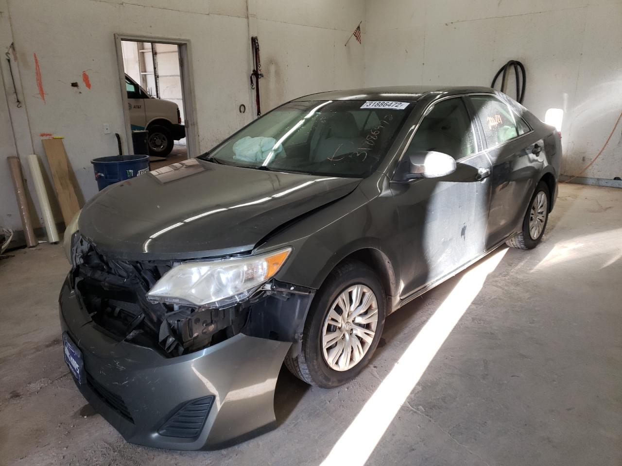 Photo 2 from auction – 2014 TOYOTA CAMRY L with VIN 4T4BF1FK5ER367936