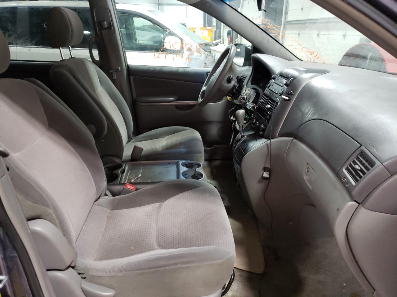 Photo 5 from auction – 2006 TOYOTA SIENNA CE with VIN 5TDZA23C06S526527