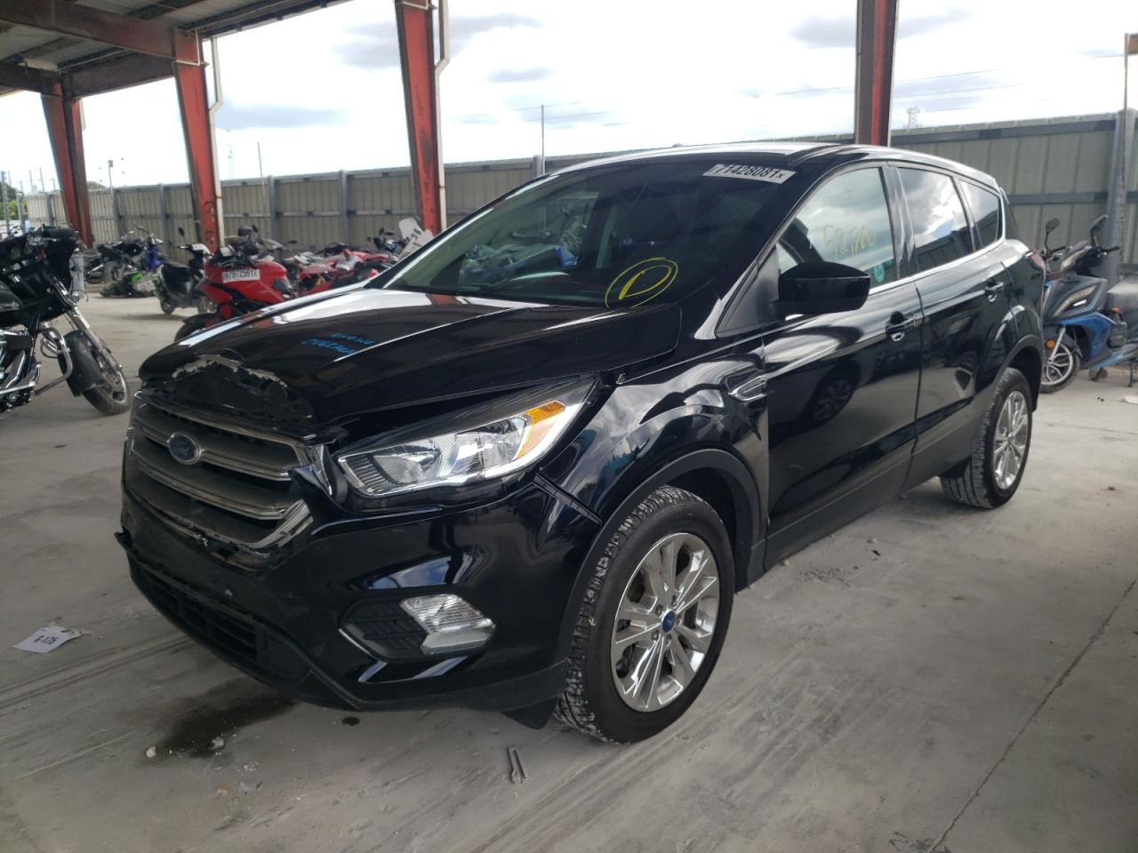 Photo 2 from auction – 2017 FORD ESCAPE SE with VIN 1FMCU9GD2HUC40827