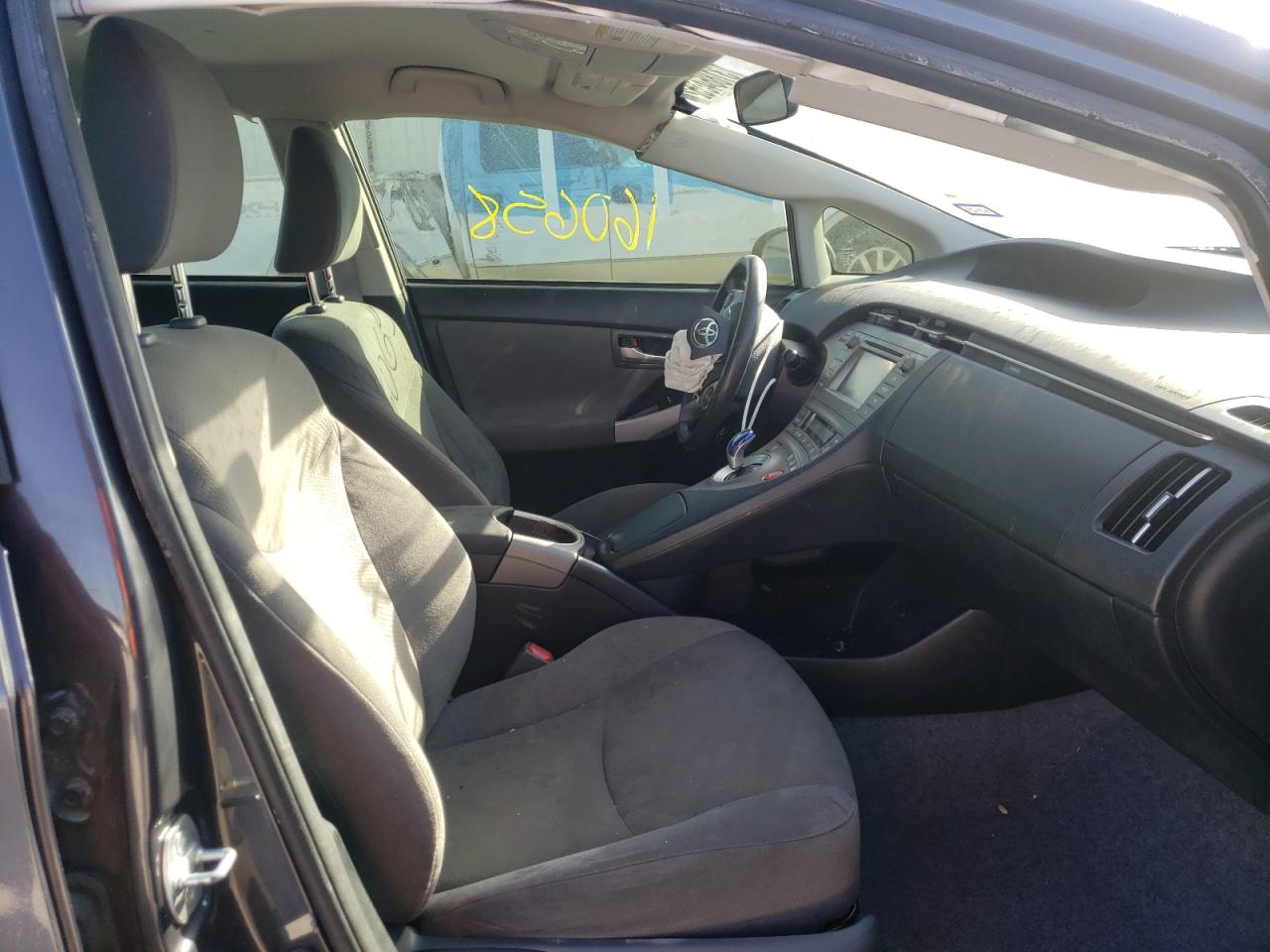 Photo 5 from auction – 2014 TOYOTA PRIUS with VIN JTDKN3DU6E1744504