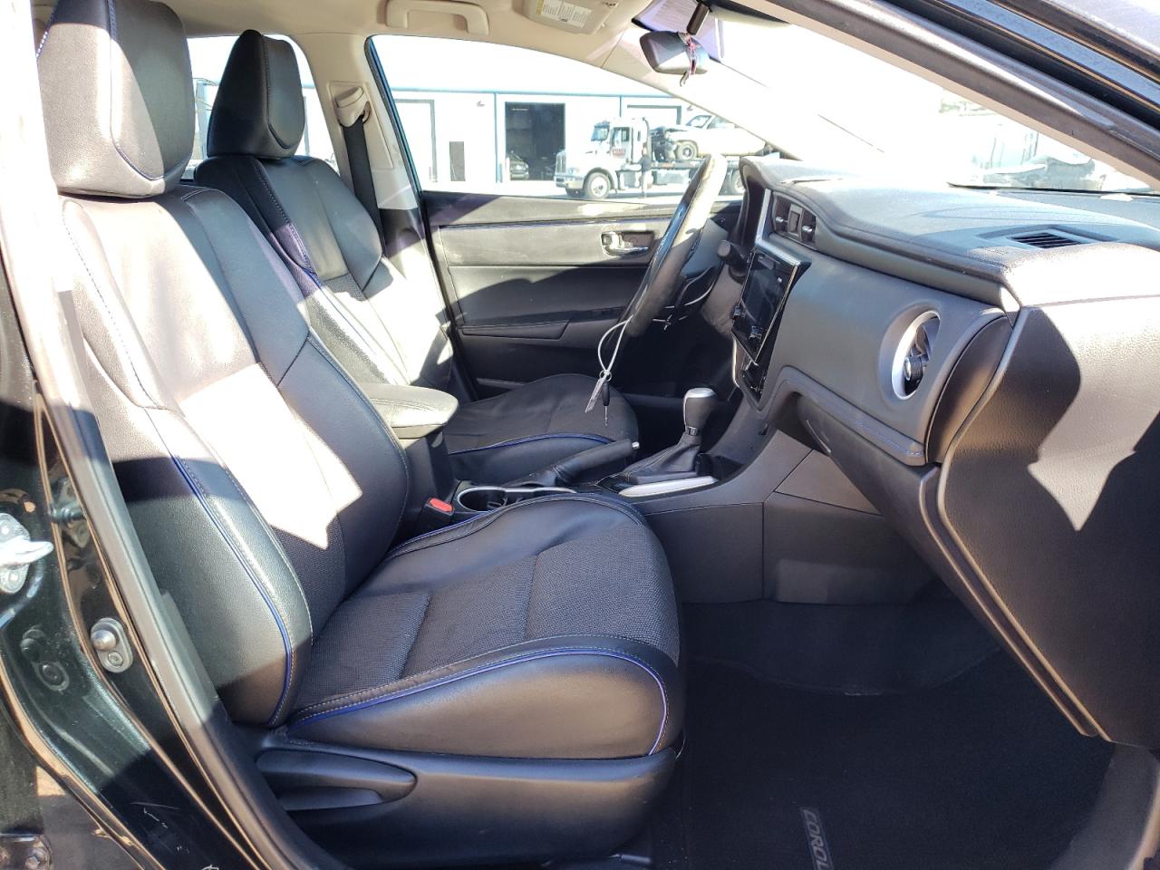 Photo 5 from auction – 2017 TOYOTA COROLLA L with VIN 5YFBURHE0HP575430