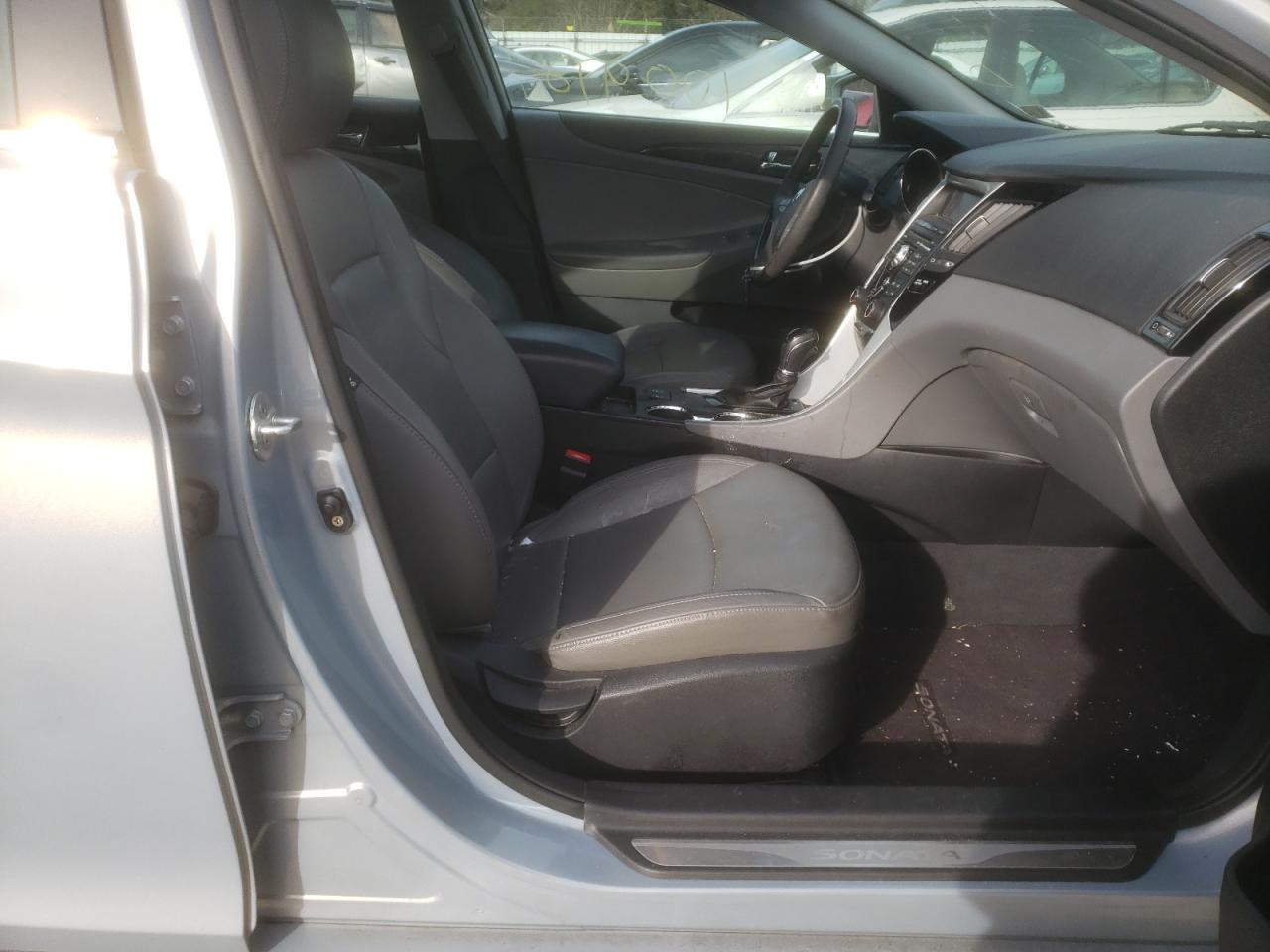 Photo 5 from auction – 2011 HYUNDAI SONATA SE with VIN 5NPEC4AC0BH144103